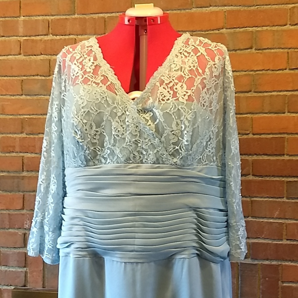 NWOT Sz 22 lt blue lace and chiffon dress